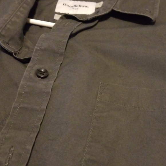 Mens button down - Picture 2 of 2